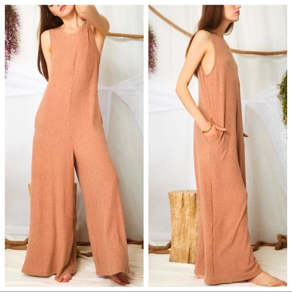 Absolutely fabulous wide leg Solid Jumpsuit - Picture 3 of 3